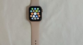 Good
													Apple Watch Series 4 40mm - Gold, A1977 - GPS, Aluminum, photo 2 of 16