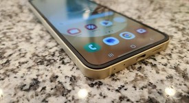 Good
													Samsung Galaxy Z Flip6 - Unlocked, Yellow, 256 GB, 12 GB, SM-F741U1, photo 2 of 5