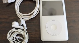 Good
													Apple iPod Classic 7th Gen 2009 - Silver, 160 GB, photo 3 of 3