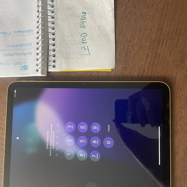 Apple iPad 10th Gen - Wi-Fi, 256 GB, Yellow, A2696