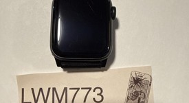Good
													Apple Watch SE 1st Gen 40mm - Gray, A2351 - GPS, Aluminum, photo 2 of 7
