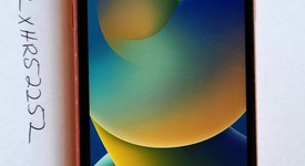 Fair
													Apple iPhone Xr - Unlocked, Coral, 64 GB, A1984, photo 4 of 10