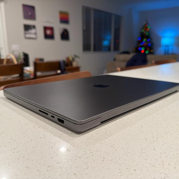 MacBook Pro Late 2023 (M3) - 16 inch - Apple M3 Pro 12-core, Black, 512 GB, 18 GB, 18-core GPU