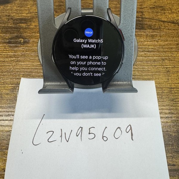 Samsung Galaxy Watch5 - Unlocked, Graphite, 40mm