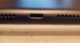 Good
													Apple iPad 7th Gen - Verizon, Gray, 32 GB, A2200, photo 1 of 7