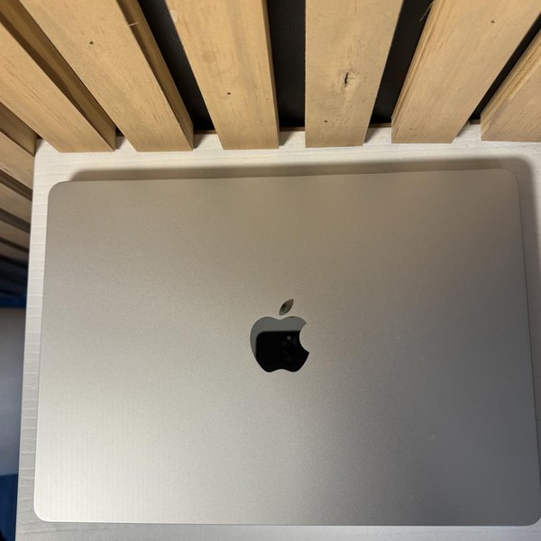 MacBook Air 2022 (M2) - 13 inch - 256 GB, Silver, 16 GB, Apple M2