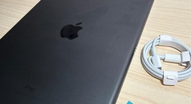 Good
													Apple iPad 7th Gen - Unlocked, Gray, 32 GB, A2200, photo 4 of 7