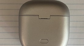 Used
													Bose QuietComfort Ultra Earbuds - Silver, Holiday Edition, photo 4 of 5