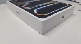 New
													Apple iPad Pro 13" (M4) 2024 - Unlocked, Black, 256 GB, 8 GB, A2926, Standard Glass, photo 3 of 6