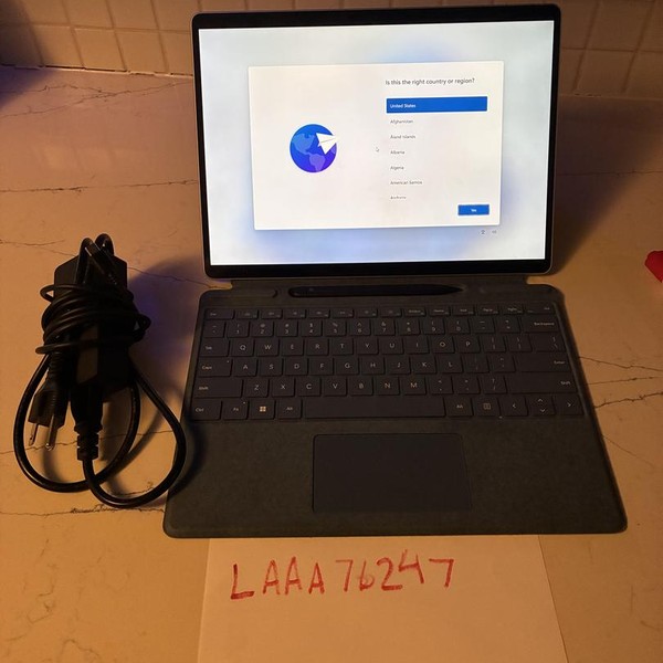 Microsoft Surface Pro 9 - Wi-Fi, 256 GB, Platinum, 16 GB, Intel Core i5, Wi-Fi