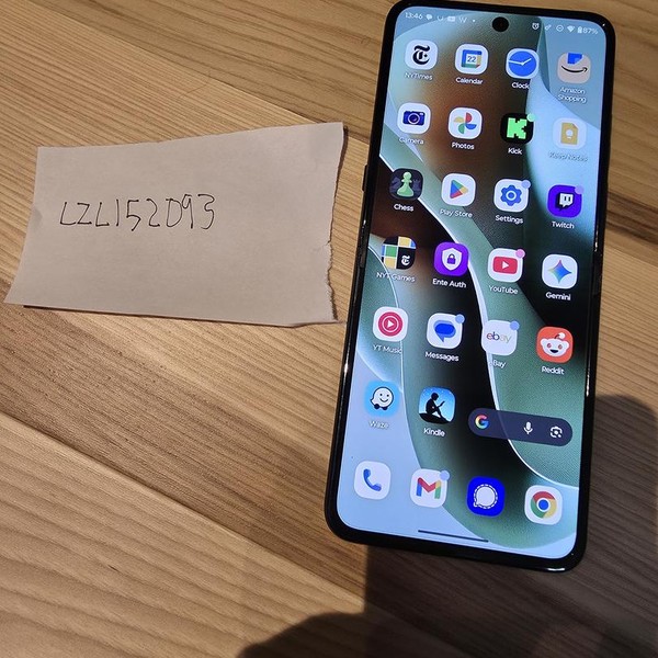 Motorola Razr Ultra (2025) - Unlocked, 1 TB, PANTONE Scarab, 16 GB