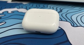 Used
													Apple AirPods Pro 2 - Lightning, photo 3 of 7