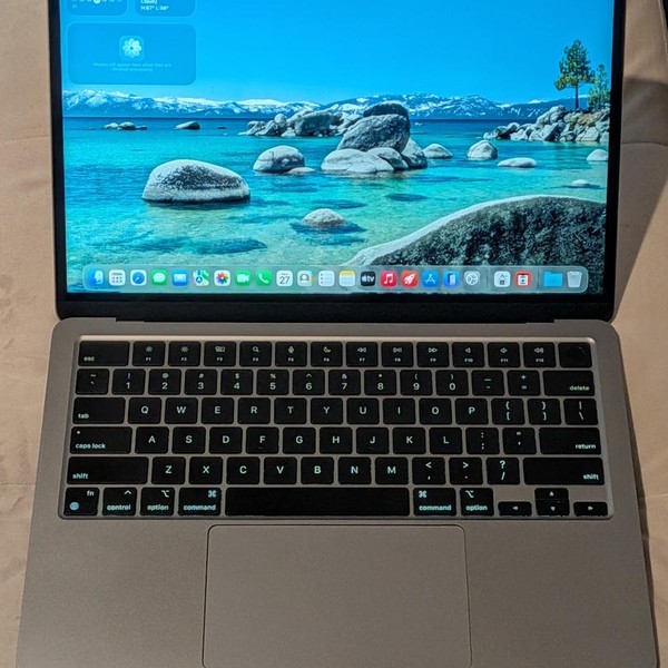 MacBook Air 2022 (M2) - 13 inch - 256 GB, Gray, 8 GB, Apple M2