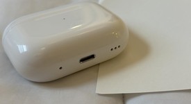 Used
													Apple AirPods Pro 2 - Lightning, photo 1 of 6