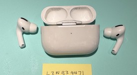 Used
													Apple AirPods Pro - MagSafe Case, photo 1 of 9