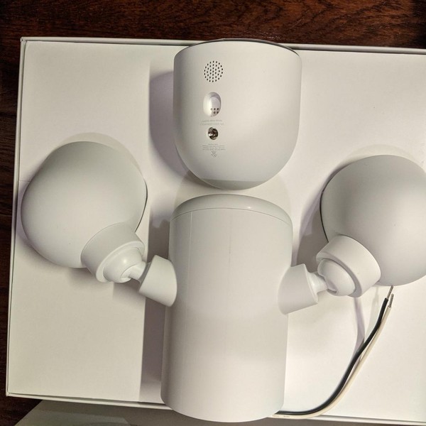 Google Nest Cam with Floodlight - Snow