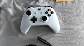 Mint
													Xbox One S (2016) - White, 1 TB, photo 3 of 4