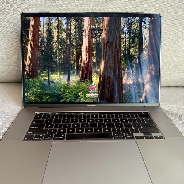 MacBook Pro 2019 - 16 inch - 1 TB, Silver, 32 GB, Intel Core i9