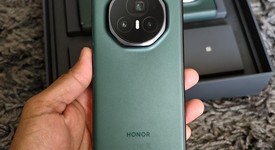 Mint
													Honor Magic V3 - Unlocked Non-US, Green, 512 GB, 12 GB, photo 2 of 9