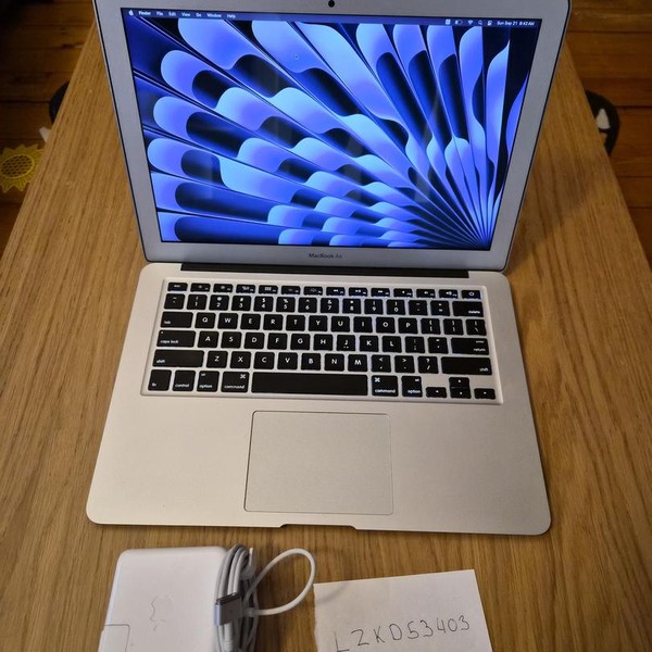 MacBook Air 2017 - 13 inch - 128 GB, Silver, 8 GB, Intel Core i7