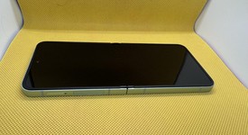 Good
													Samsung Galaxy Z Flip6 - Unlocked, Mint, 256 GB, 12 GB, SM-F741U1, photo 3 of 3