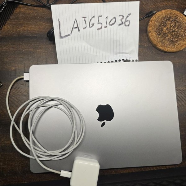 MacBook Air 2024 (M3) - 13 inch - 1 TB, Silver, 8 GB, Apple M3, 8-core GPU