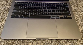 Good
													MacBook Air 2020 - 13" - I5, Gray, 256 GB, 8 GB, photo 4 of 13