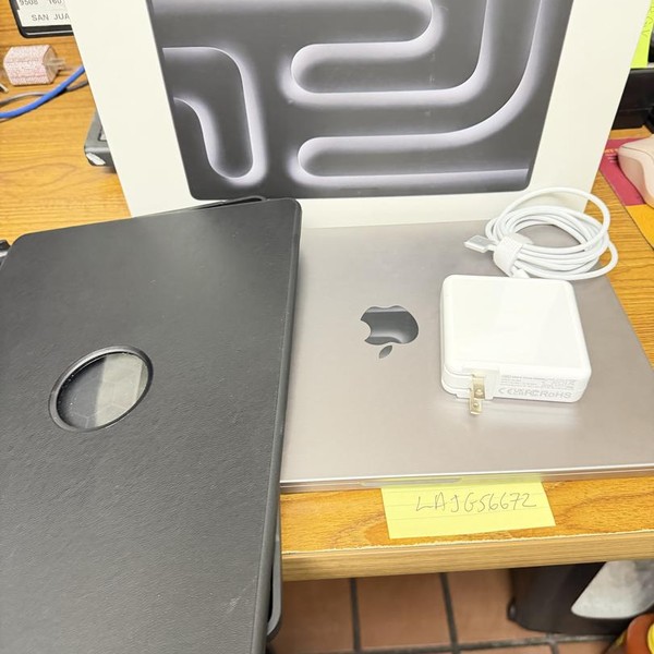 MacBook Pro Late 2023 (M3) - 14 inch - 512 GB, Gray, 24 GB, Apple M3, 10-core GPU