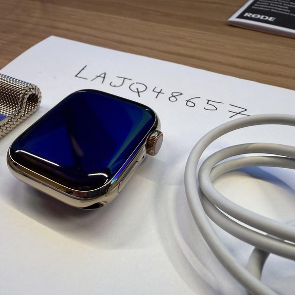 Apple Watch Series 8 41mm - Unlocked, Gold, A2772 - Cellular, Stainless