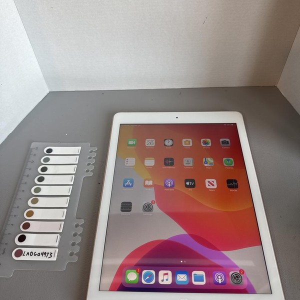 Apple iPad 6th Gen - Wi-Fi, 128 GB, Gold, A1893