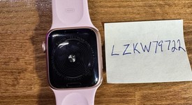 Fair
													Apple Watch SE 1st Gen 40mm - Gold, A2351 - GPS, Aluminum, photo 3 of 6