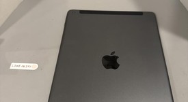 Fair
													Apple iPad 8th Gen - Unlocked, Gray, 32 GB, A2428, photo 3 of 7