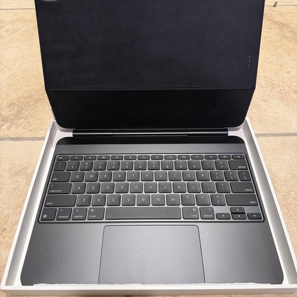 Apple Magic Keyboard for iPad Pro - Black