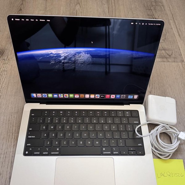 MacBook Pro 2024 - 14 inch - 1 TB, Silver, 16 GB, Apple M4