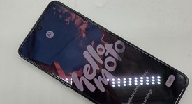 Mint
													Motorola Razr Ultra (2025) - Unlocked, PANTONE Scarab, 512 GB, 16 GB, photo 2 of 9