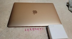 Good
													MacBook Air 2019 - 13" - I5, Gold, 128 GB, 8 GB, photo 4 of 8