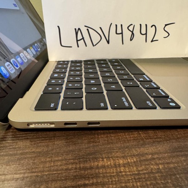 MacBook Air 2025 (M4) - 13 inch - 1 TB, Starlight, 16 GB, Apple M4