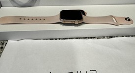 Good
													Apple Watch SE 1st Gen 40mm - Gold, A2351 - GPS, Aluminum, photo 5 of 5