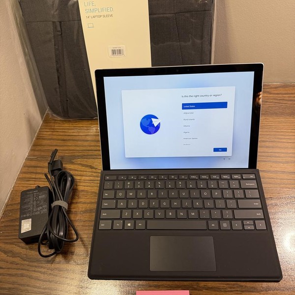 Microsoft Surface Pro 5 (2017) - Wi-Fi, 128 GB, Silver, 8 GB