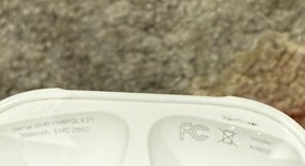 Used
													Apple AirPods 2nd Gen - Lightning Case, photo 4 of 9