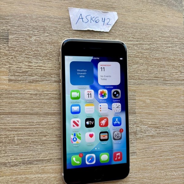 Apple iPhone SE 3rd Gen 2022 - Unlocked, 128 GB, Starlight, A2595