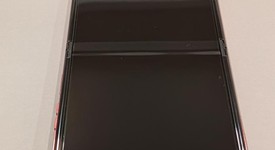 Mint
													Motorola Razr Plus (2025) - Unlocked, Hot Pink, 256 GB, 12 GB, photo 5 of 11