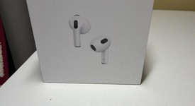 New
													Apple AirPods 3rd Gen - Lightning Case, photo 1 of 2