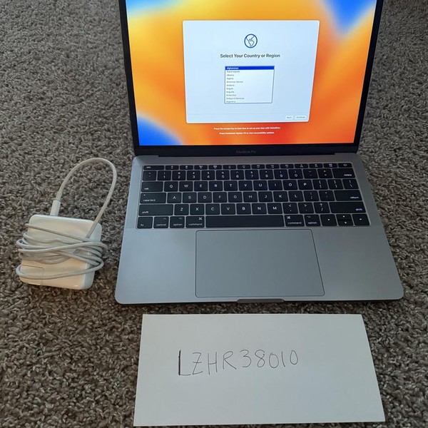 MacBook Pro 2017 (No Touch Bar) - 13 inch - 128 GB, Gray, 8 GB, Intel Core i5