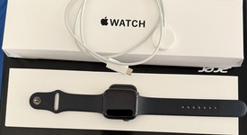 Good
													Apple Watch SE 1st Gen 44mm - Unlocked, Gray, A2354 - Cellular, Aluminum, photo 2 of 3