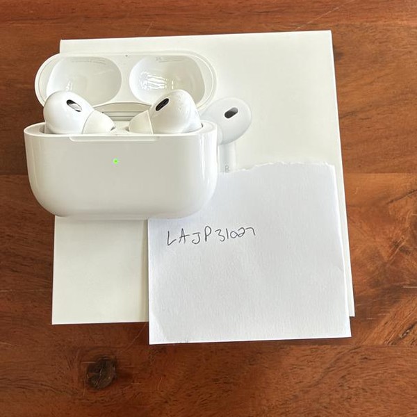 Apple AirPods Pro 2 - Lightning