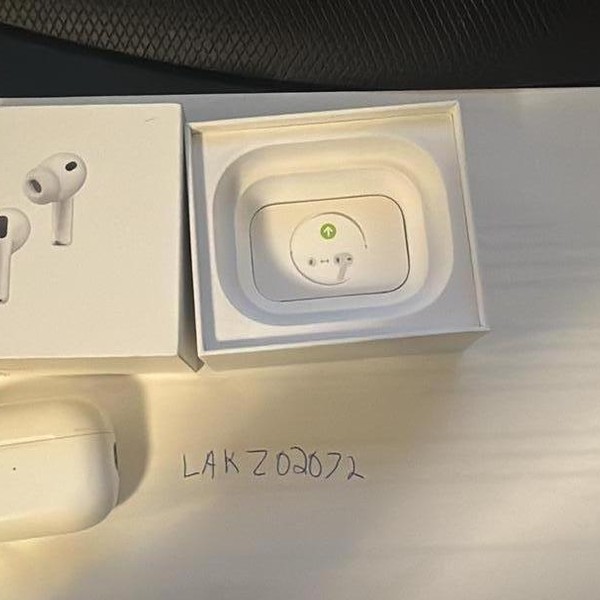 Apple AirPods Pro 2 - Lightning