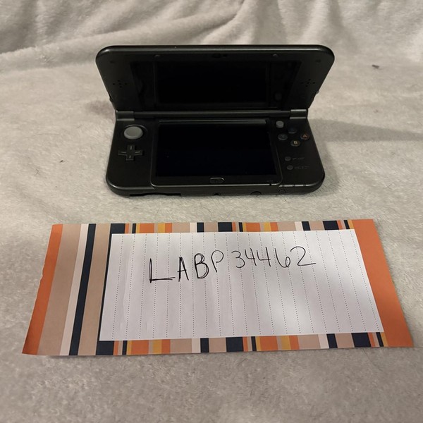 New Nintendo 3DS XL - 1 GB, Black