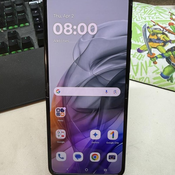 Motorola Razr (2024) - Unlocked, 256 GB, Gray, 8 GB