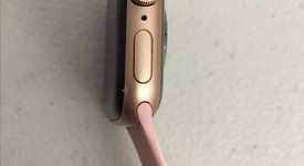 Good
													Apple Watch Series 4 40mm - Unlocked, Gold, A1975 - Cellular, Aluminum, photo 3 of 6